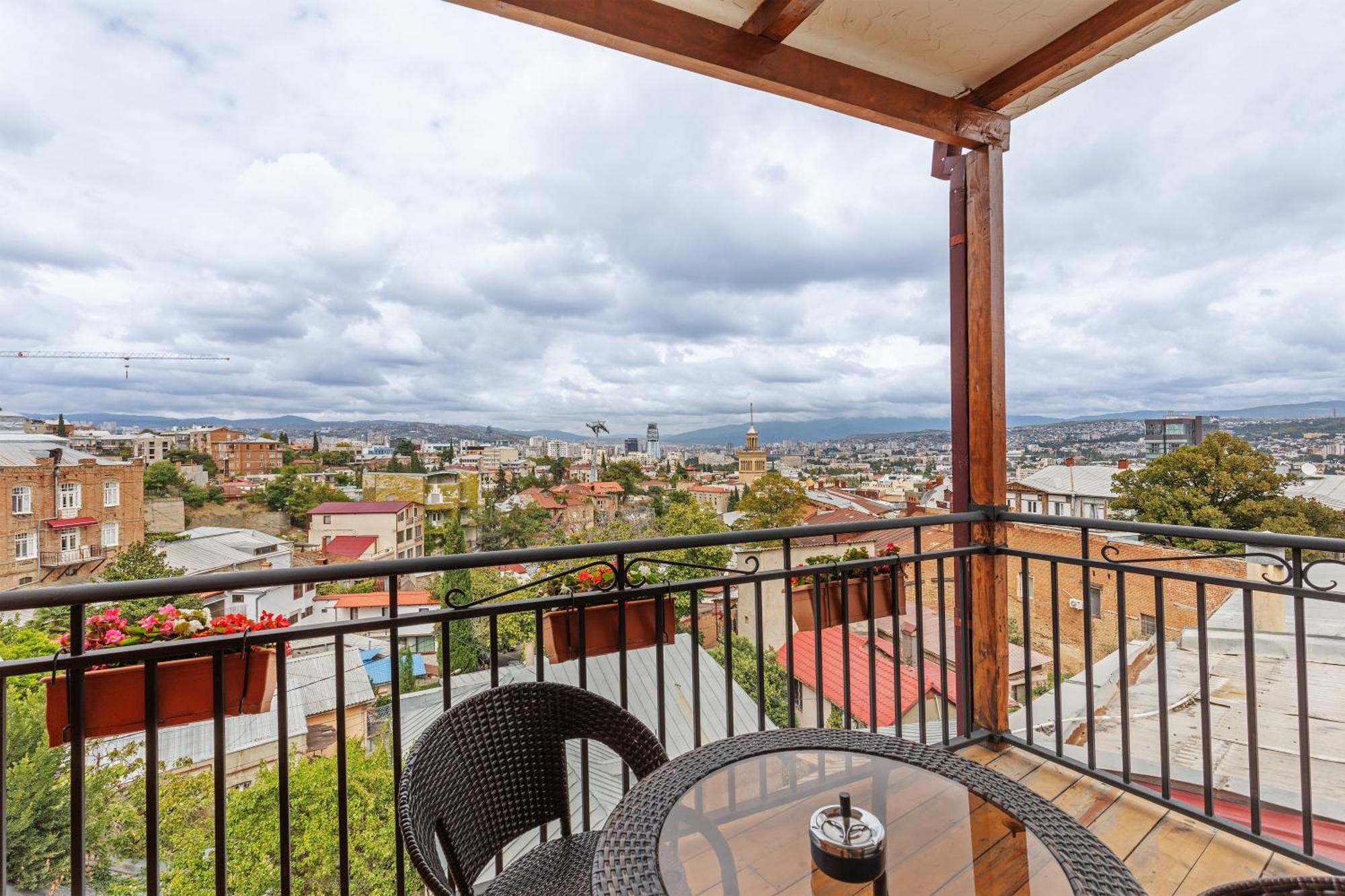 Honeymoon Apartments In Old Tbilisi Esterno foto